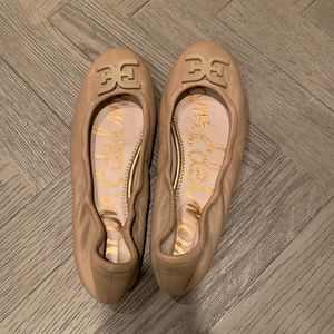Insignia ballet flat